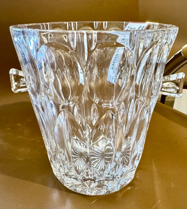 Ice bucket