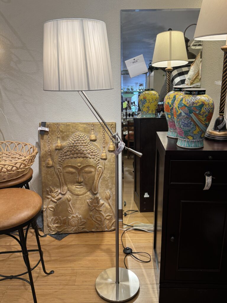 Swing arm floor lamp