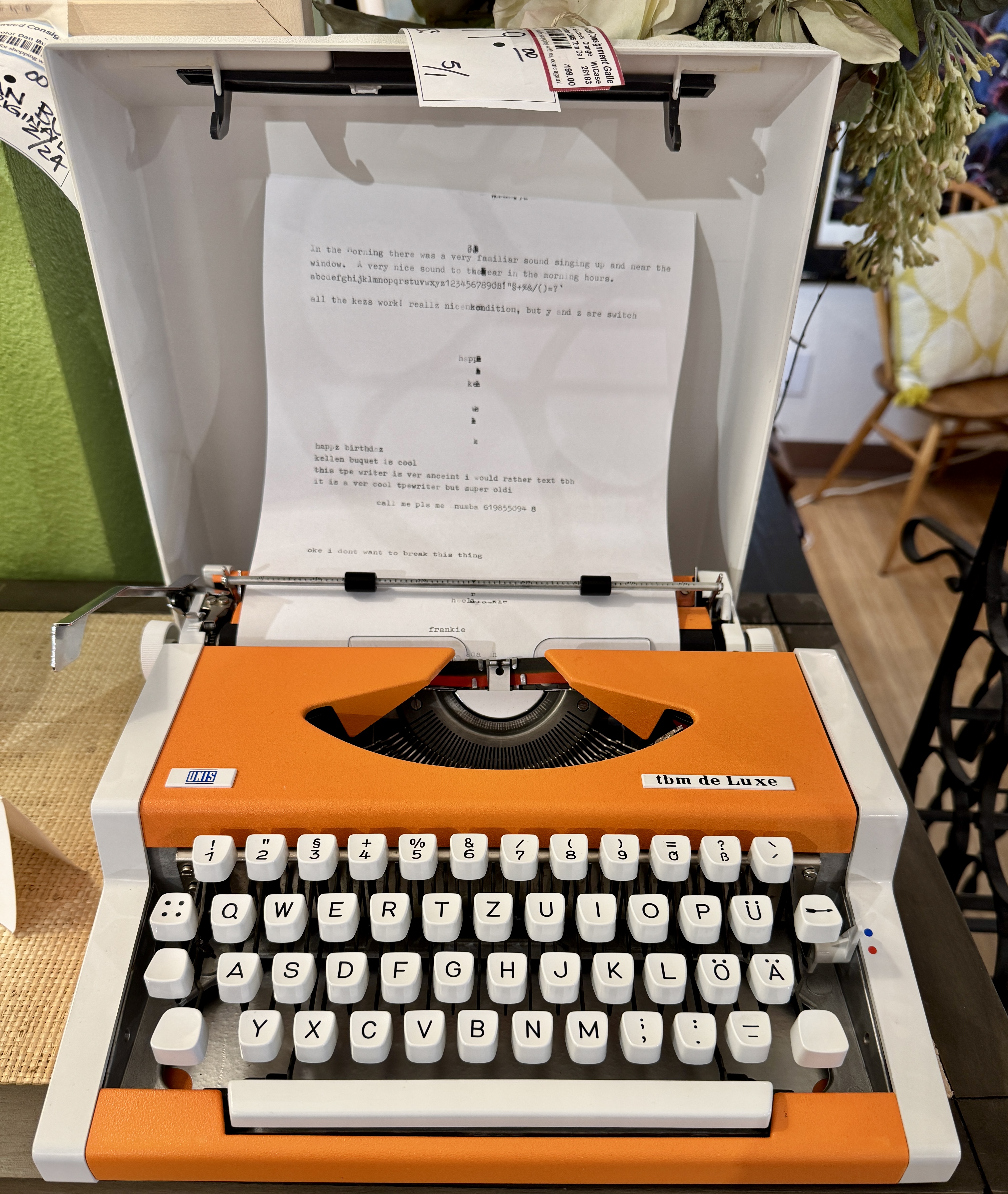 Vintage UNIS typewriter