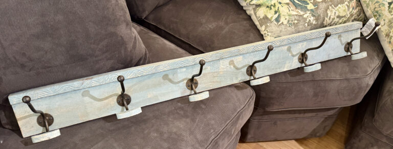 Six hook wall rack