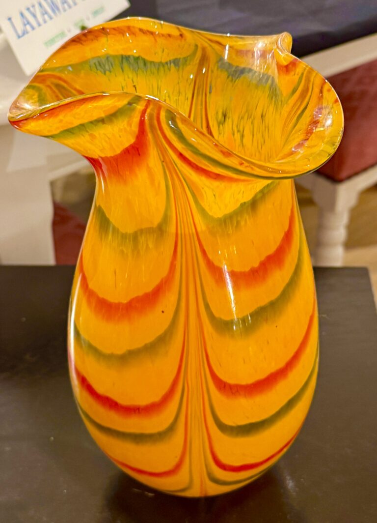 Art glass vase