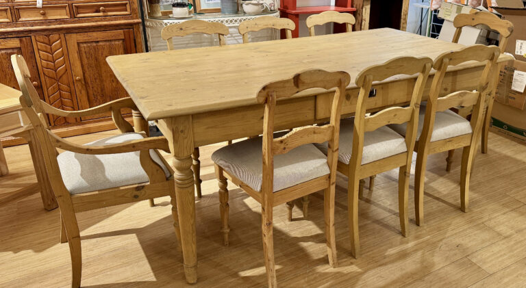 Dining table & chairs