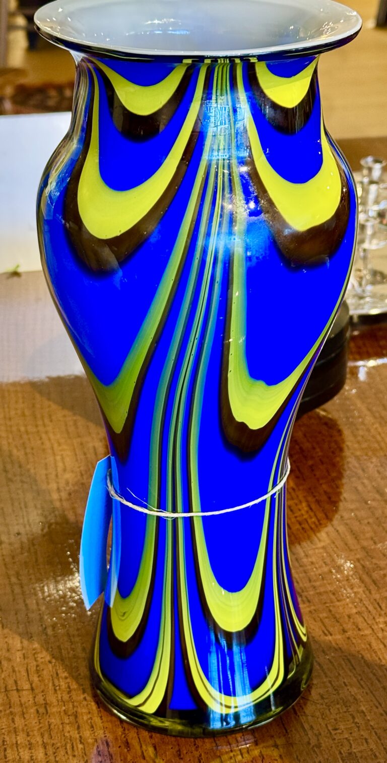 Art glass vase