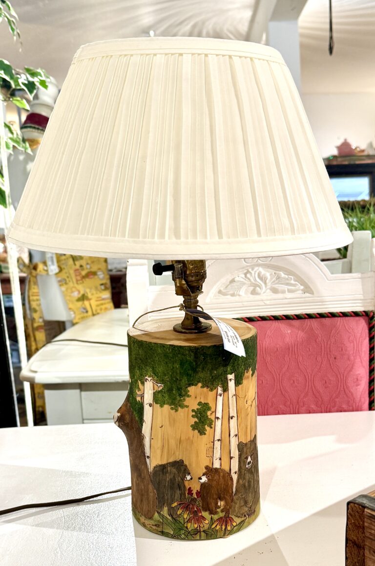Moreau Woods bear table lamp