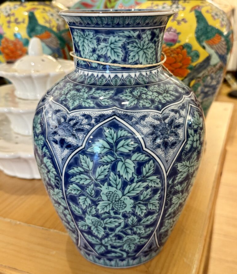 Vintage Chinese porcelain vase