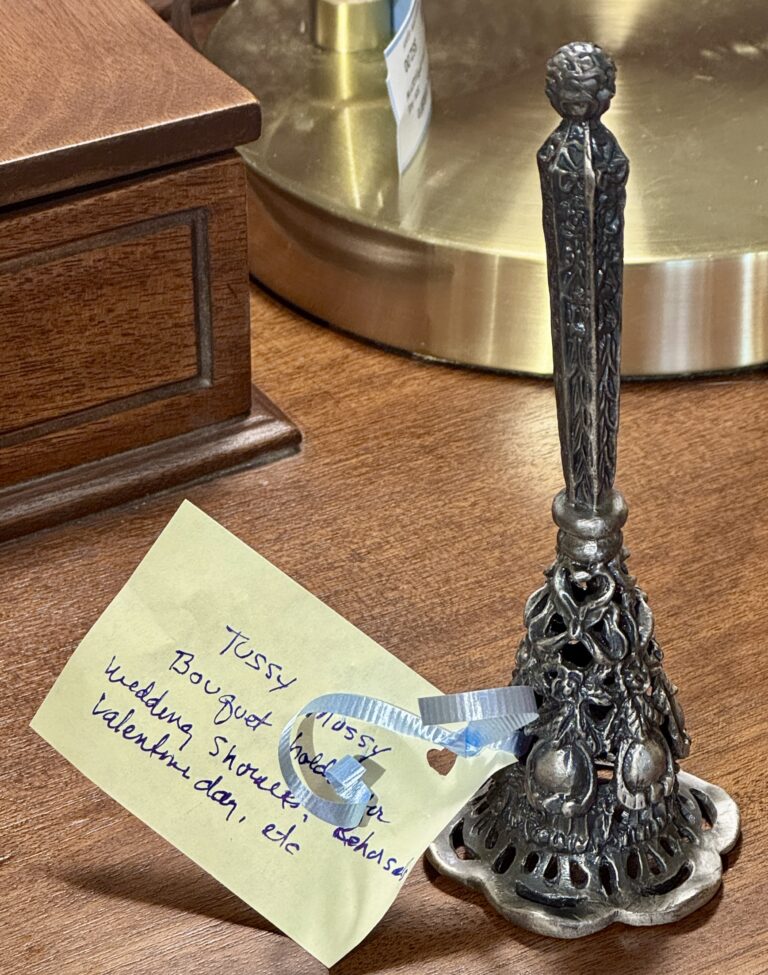 Antique tussie musie