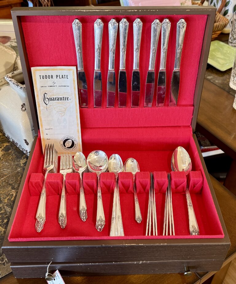 Community Tudor Sweet Briar flatware